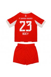 Bayern Munich Sacha Boey #23 Jalkapallovaatteet Lasten Kotipeliasu 2025-26 Lyhythihainen (+ Lyhyet housut)